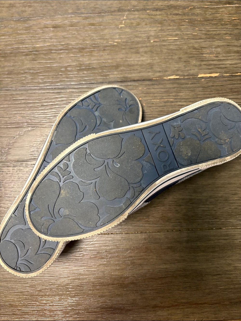 Roxy Women's Slip-On Flats in Light Gray with Navy Accent - Picture 4 of 4